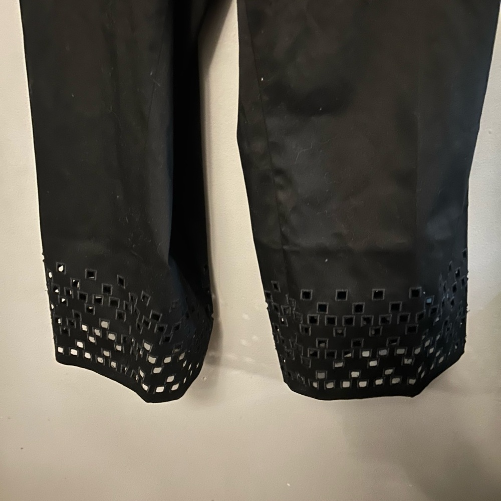 Jones New York Pants - Signature Stretch Black Eyelet Cuffs Capri Size 16 - Picture 2 of 9